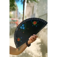 Hepta Collection Siyah Zeminli Katlanabilir El Yelpazesi Sarı Mavi Çiçek Desenli Ahşap Saplı Dekoratif El Yelpazesi 4