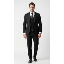 Plus Scorpion Erkek Slim Fit Takım Elbise – Düz Dokulu Kırışmaya Dayanıklı Likralı Polyviskon Kumaş, Sivri Yaka, Tek Düğmeli, Çift Yırtmaçlı