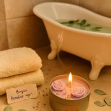 Karokstore Faveury Lavanta Kokulu Soya Mum – Çiftlerin Özel Anları Için – El Yapımı, Aromaterapi, Metal Kutuda – 30 Saat Yanma Süresi - Çiçek Desenli