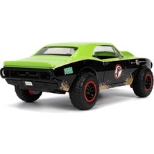 Karokstore Jada, 253285001, Kaplumbağalar Chevy Camaro 1:24 Model Araç ve Raphael Figürü, Die-Cast (Metal), Serbest Tekerlek, Açılır Kapılar, Raphael Figürü, 1:24, 19 cm