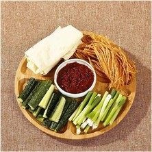 Karokstore 360° Dönebilen 34 cm Bambu Ahşap Pizza, Peynirebilen ve Sunum Tepsisi – Çok Amaçlı Döner Servis Tahtası, Çerezlik & Sunumluk, Şık ve Dayanıklı Ahşap Sunum Ürünü (Bölmeli)