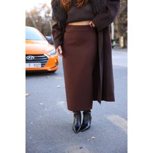 Özge Özgenç Arkadan Yırtmaçlı Kalem Etek