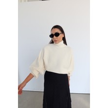 Özge Özgenç Yün Karışımlı Dik Yaka Yarasa Kol Kazak