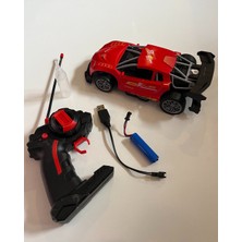 Mavi Su Dünyası Uzaktan Kumandalı 5 Fonksiyonlu Duman Atan Işıklı Şarjlı Araba Kırmızı Renk 20X11 cm