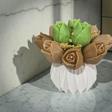 Hediye İstasyonum El Yapımı Lale Mum Buketi – Kahverengi & Yeşil Kokulu Soya Mum (Taş Tozu Vazo)