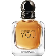 Emporio Armani Pembe Biberin Kontrastlı,aromatik Üst Notaları Ile Çarpıcı Koku Ortaya Çıkaran Erkek Parfum 50 ml