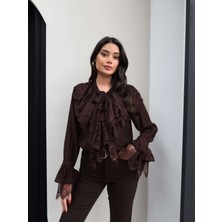 Esra Helvacı Dantelli Yaka Bağlamalı Gömlek