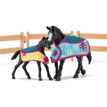 Schleich Club —kısrak ve Taylı At Oyun Seti