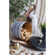 Desenli Yuvarlak Metal Saklama Kabı 14 Cm, Erzak Kabı - Organizer Kutu 17,5 cm x 13 cm (City Hello)