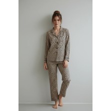 EQru Leopar Desenli Milan Kumaş Gömlek Yaka Kadın Pijama Takımı