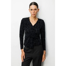 On Fashion On Kadife Desenli V Yaka Bluz Siyah Beli Pileli Uzun Kol