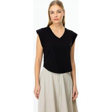 On Fashion Bluz V Yaka Kısa Kollu Etek Ucu Oval