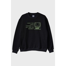 Nuugg Turning It Off And On Again Baskılı Retro Siyah Bisiklet Yaka Sweatshirt