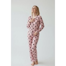 EQru Kalp Desenli Milan Kumaş Gömlek Yaka Pudra Kadın Pijama Takımı