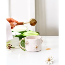 El Yapımı Papatya Detaylı Seramik Kupa-Altın Kulplu