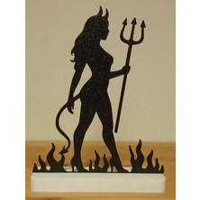 Mitolojik Dişi Figür Silüeti | Tridentli Iblis Temalı 3D Baskı Dekorasyon
