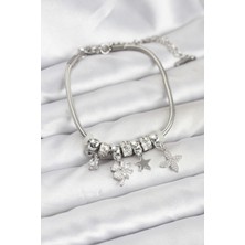 Tegan Gümüş Renk Pirinç Yonca Charmlı Kadın Bileklik TG27BB8202