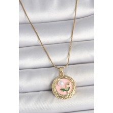 Ayder Timya 316L Çelik Gold Renk Zincir Pembe Çiçek İşlemeli inci Detay Portre Model Kadın Kolye - TJ-BKO10079 TG/Tmya1395 221185