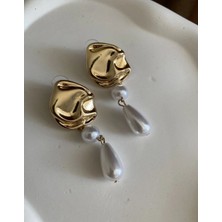 Sevvostakı Vip Model Sallantılı Inci ve Gold Detaylı Muadil Şık Modern Küpe