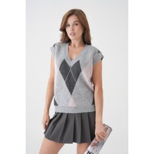 Kadın V Yaka Desenli Yumuşak Dokulu Triko Süveter // V8620