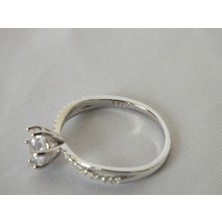 Marmaris Jewellery 925 Ayar Kadın Gümüş Yüzük Tek Taş Altı Köşeli Klasik ve Zarif Model