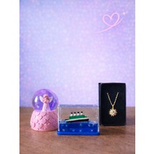 Mini Batmayan Gemi, Işıklı Melekli Kar Küresi ve Dönen Çiçek Kolye - Minimal Hediye Seti