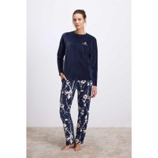 MOTTO10 Butik Uzun Kollu Kadife T-Shirt ve Çiçek Desenli Pantolon Pijama Takımı