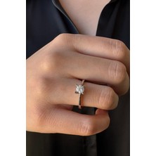 14 Ayar Altın 0,20 Karat Badem Tırnak Tektaş Yüzük