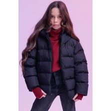 Kız Çocuk Siyah Su ve Rüzgar Geçirmez Içi Polarlı Kapüşonlu Şişme Mont