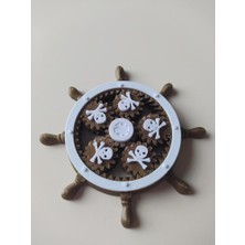 3D Futuristic Korsan Dümeni Stres Çarkı Ortada Ki Bütün Mekanizma Dönmektedir.