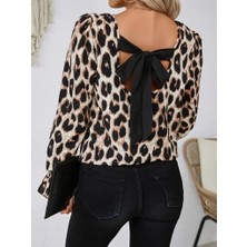 Kadın Uzun Kollu Arkadan Fiyonk Detaylı Leopar Desenli Süprem Bluz