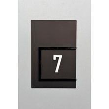 Yönline Siyah Mat Pleksi Zemin Üzeri Kabartmalı Parlak Siyah Çerçeveli Kapı Numarası Kendinden Yapışkanlı