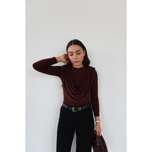 Özge Özgenç Omuzu Vatkalı Drapeli Crop Bluz