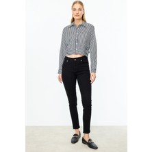 On Fashion Cepli Yanları Kemer Detaylı Gömlek