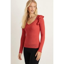 Armonika Kadın Nar Çiçeği V Yaka Fırfır Detaylı Yumuşak Dokulu Bluz ARM-26K001045