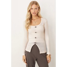 Armonika Kadın Ekru U Yaka Düğme Detaylı Önden Yırtmaçlı Yumuşak Dokulu Bluz ARM-26K001038