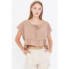 Armonika Kadın Açık Vizon Yarasa Kol Yakası Bağlamalı Eteği Fırfırlı Oversize Crop Bluz ARM-24Y001088