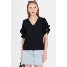 Armonika Kadın Siyah V Yaka Kolları Fırfırlı Kısa Kol Bluz ARM-25Y001046