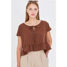 Armonika Kadın Açık Kahve Yarasa Kol Yakası Bağlamalı Eteği Fırfırlı Oversize Crop Bluz ARM-24Y001088