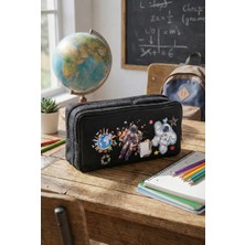 Probag Uzay ve Astronot Desenli Siyah Kalemlik Çift Bölmeli Fermuarlı Geniş Okul Kalem Kutusu