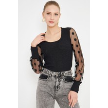 Armonika Kadın Siyah U Yaka Kolları Tül Detaylı Manşetli Kaşkorse Bluz ARM-25K001066