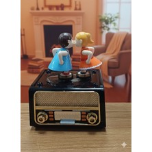 Belkıs Kırtasiye Öpüşen Sevgili Müzik Kutusu Radyo Görünümlü Sevgililer Günü Hediyesi