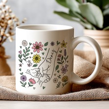 Kişiye Özel Anne Baba ve Çocuk Isimli Kupa – El Ele Çizimli, Çiçekli Tasarım Hediye Bardak