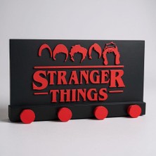 Juli Stranger Things Temalı Duvar Anahtarlığı – Dekoratif Askılık (22 x 11 Cm)