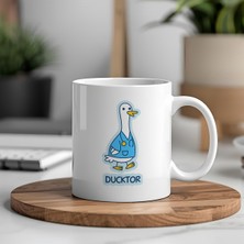 Ducktor Tasarımlı Porselen Kupa Bardak – Eğlenceli Doktor Temalı Kahve Kupası