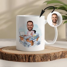 Müdür Temalı Kişiye Özel Karikatürlü Kupa – Fotoğraftan Çizim, Özel Tasarım Hediye