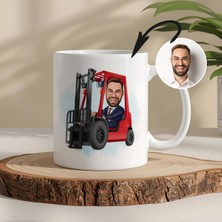 Forklift Temalı Kişiye Özel Karikatürlü Kupa – Fotoğraftan Çizim, Özel Tasarım Hediye