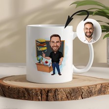 Öğretmenler Gününe Özel Kişisel Karikatür Kupa – Fotoğraftan Çizimle Hazırlanan Eşsiz Hediye