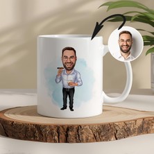 Patron Temalı Kişiye Özel Karikatürlü Kupa – Fotoğraftan Çizim, Özel Tasarım Hediye