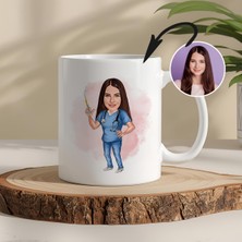 Hemşire Temalı Kişiye Özel Karikatürlü Kupa – Fotoğraftan Çizim, Özel Tasarım Hediye